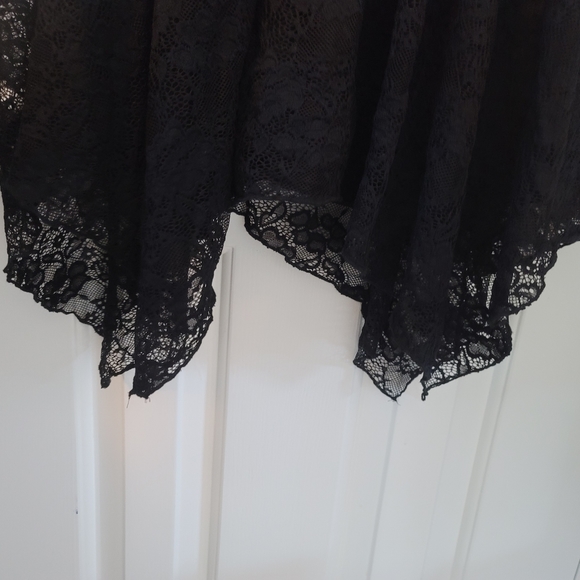 XL Witchy Vibes - Black Lace Handkerchief Dress - Picture 5 of 6